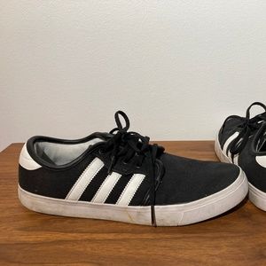 Adidas Seeley Men 8.5 US skate shoes in black and white